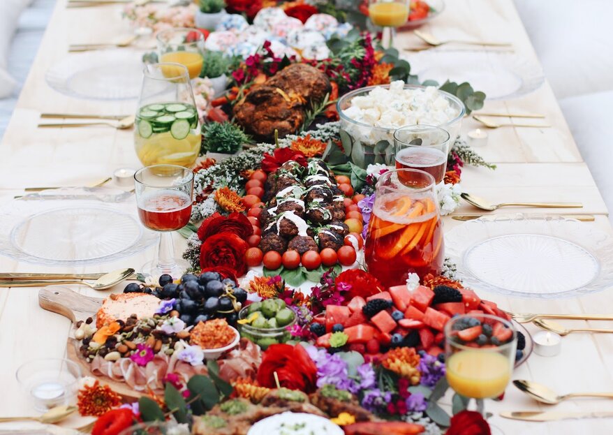 Mesas abundantes para bodas: ¡conoce la nueva tendencia en catering!
