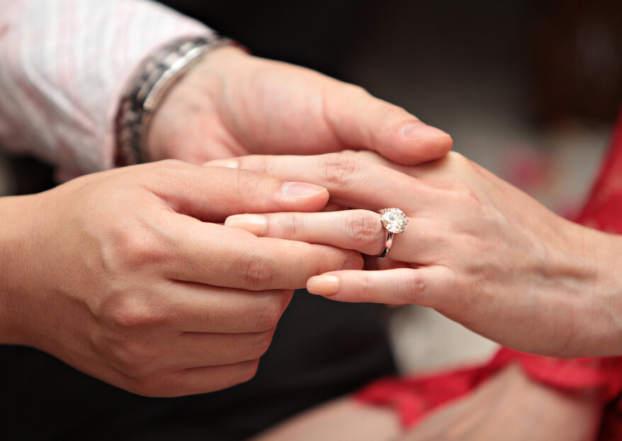 Cómo limpiar tu anillo de compromiso: ¡mantenlo como nuevo!