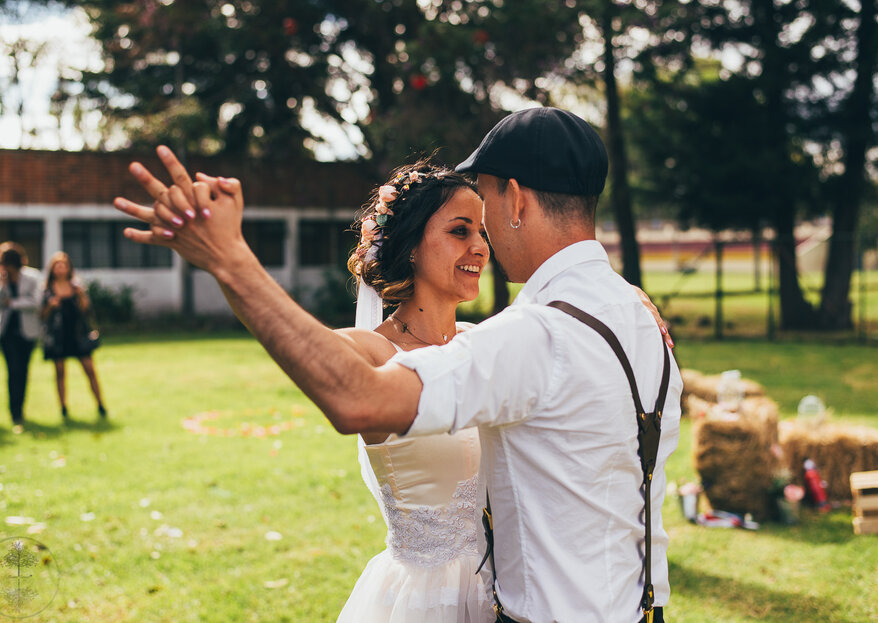 Cómo llevar tu vestido de novia durante el baile: ¡no es tan sencillo como  parece!
