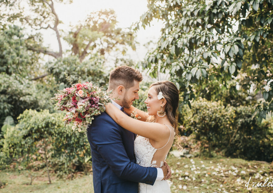 Carlos y Tatiana: una boda de agosto, con las flores como testigo de su amor