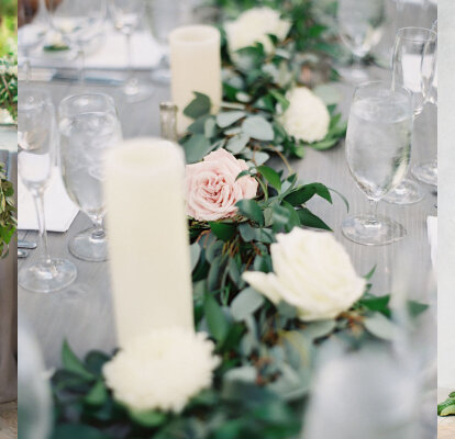Guirnaldas de flores en tu boda: ¡más de 20 ideas para enamorar!